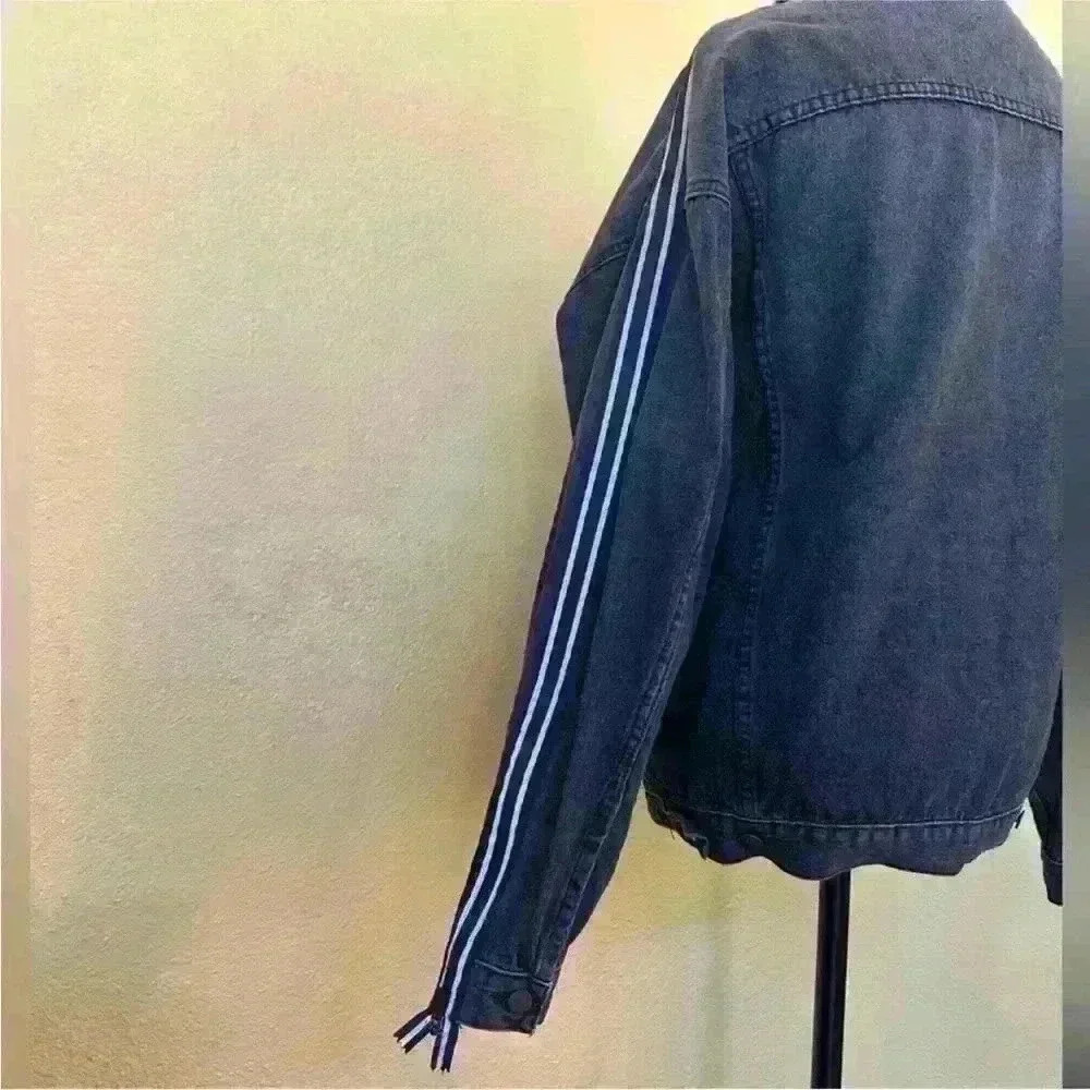 Carmar Men's Distressed Gray/ Black Jean Jacket
With Zippers Size Small EUC! - Picture 4 of 12